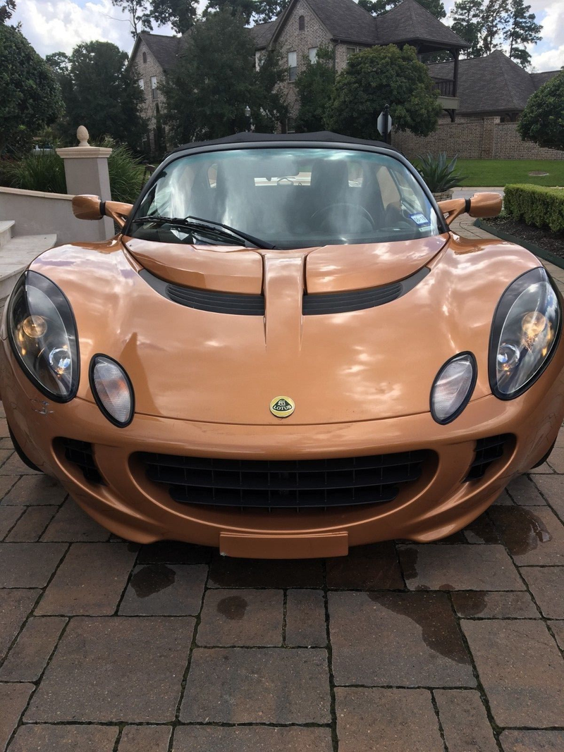 Illustration for article titled Buy This Beautiful Bronze Lotus Elise Totaled Over Bumper Scratch